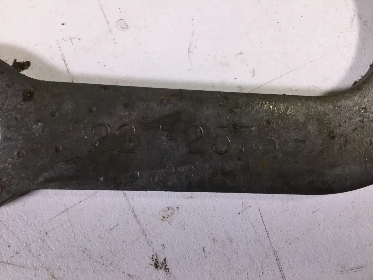 PLAQUE D'ESPACEMENT CATERPILLAR 2272573 D'OCCASION - Image 2