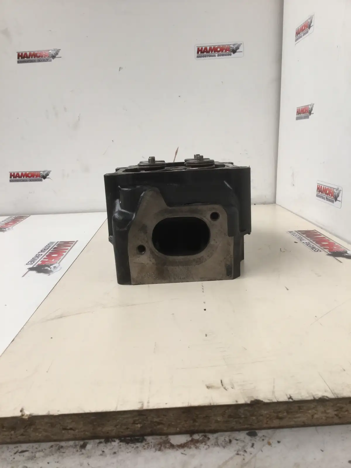 DEUTZ CYLINDER HEAD 04268377 USED - Picture 2