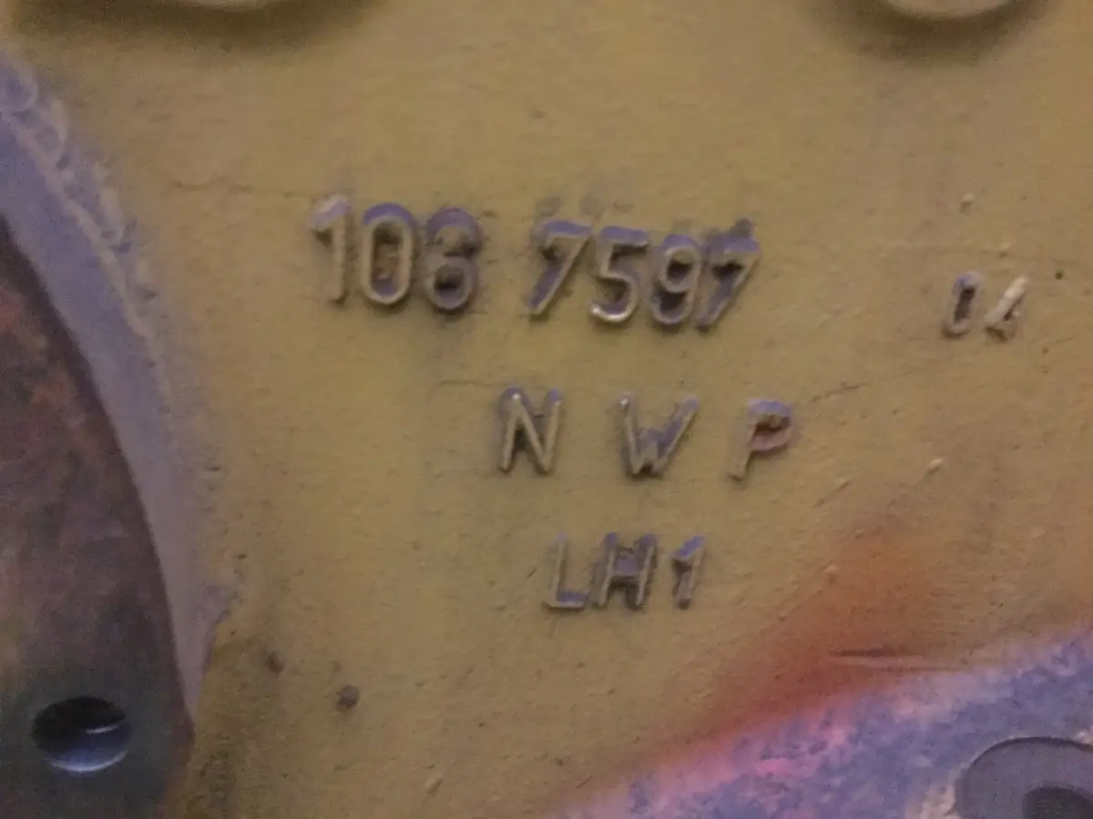 CATERPILLAR CARCASA DEL VOLANTE 1067598 USADA - Imagen 2