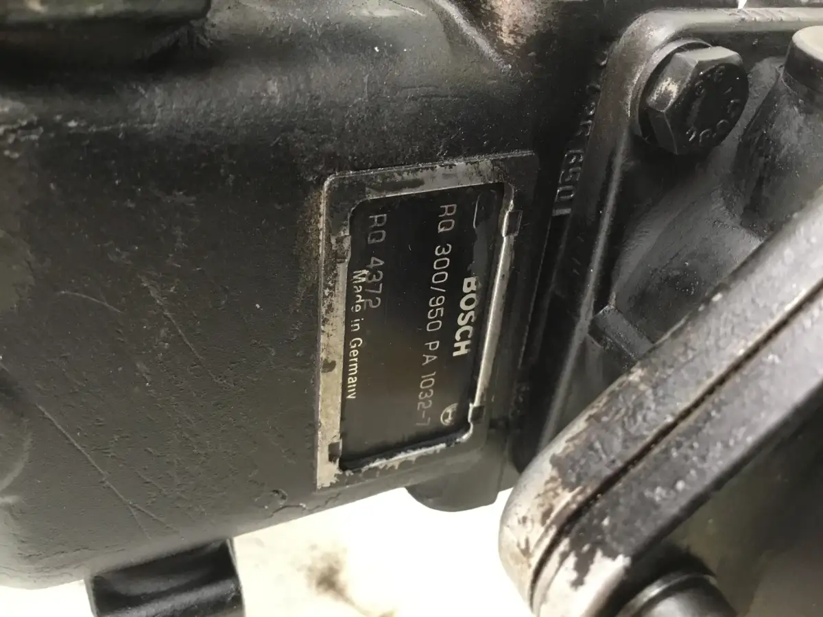 BOSCH FUEL PUMP 0402648931 USED - Picture 2