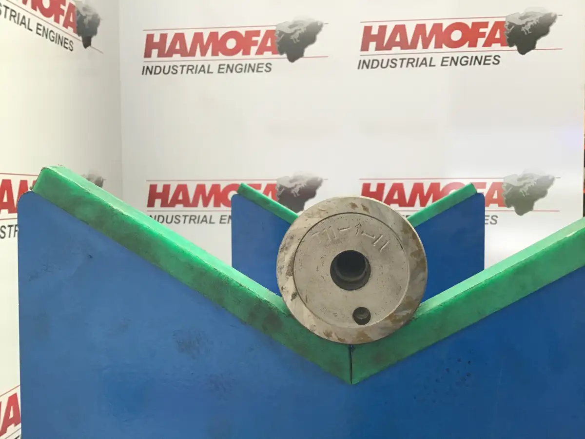 DEUTZ EINTEILIGER NOCKENWELLE 04262721 GEBRAUCHT – Bild 2