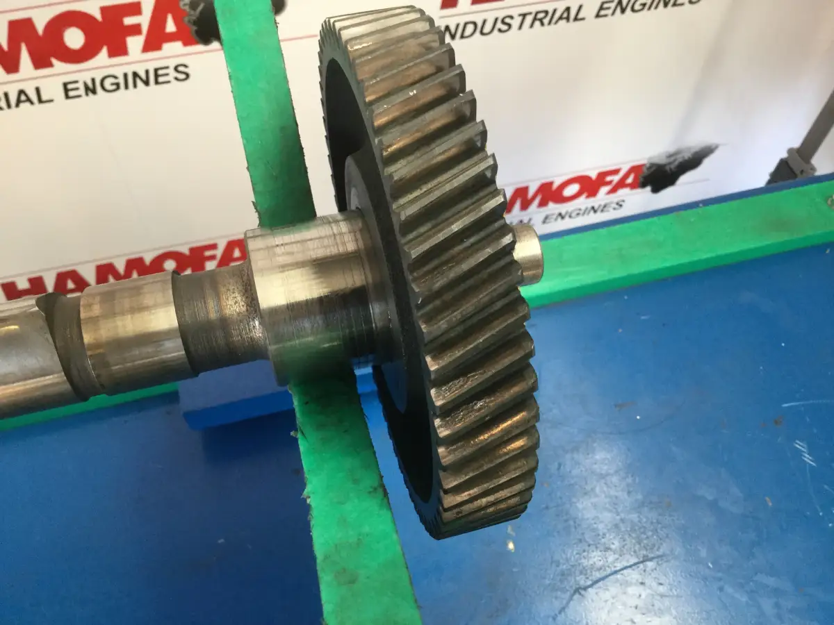 EJE DE LEVAS DEUTZ 04237187 USADO - Imagen 2