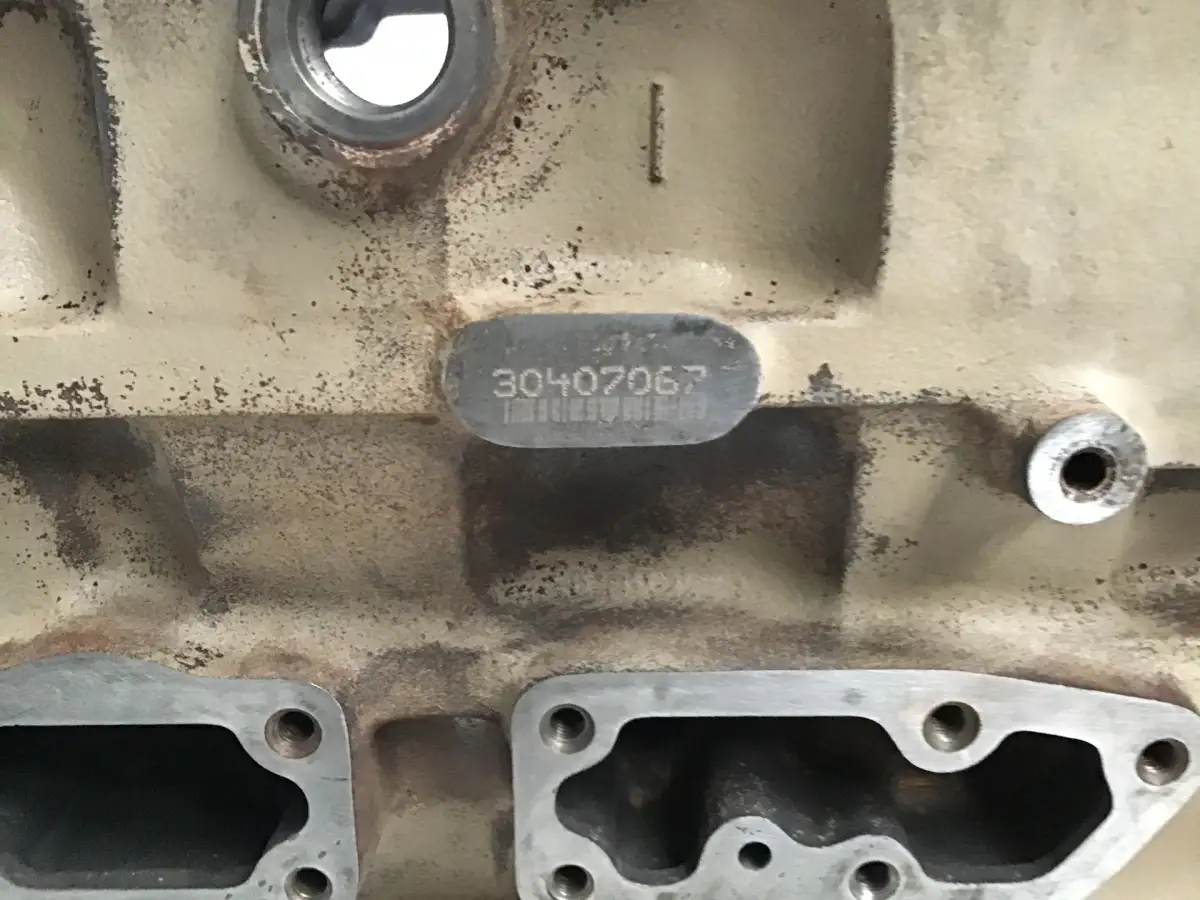 CUMMINS 35079042 CUBIERTA DE VÁLVULA USADA - Imagen 3
