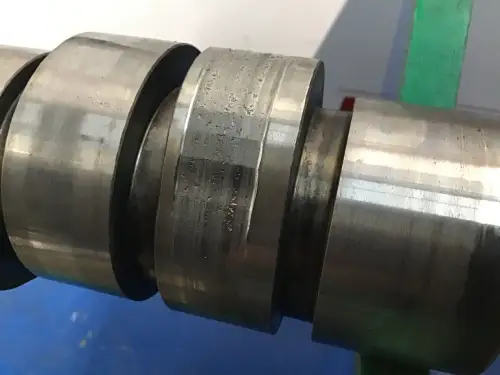 VOLVO CAMSHAFT 20593688 USED - Thumb image 2