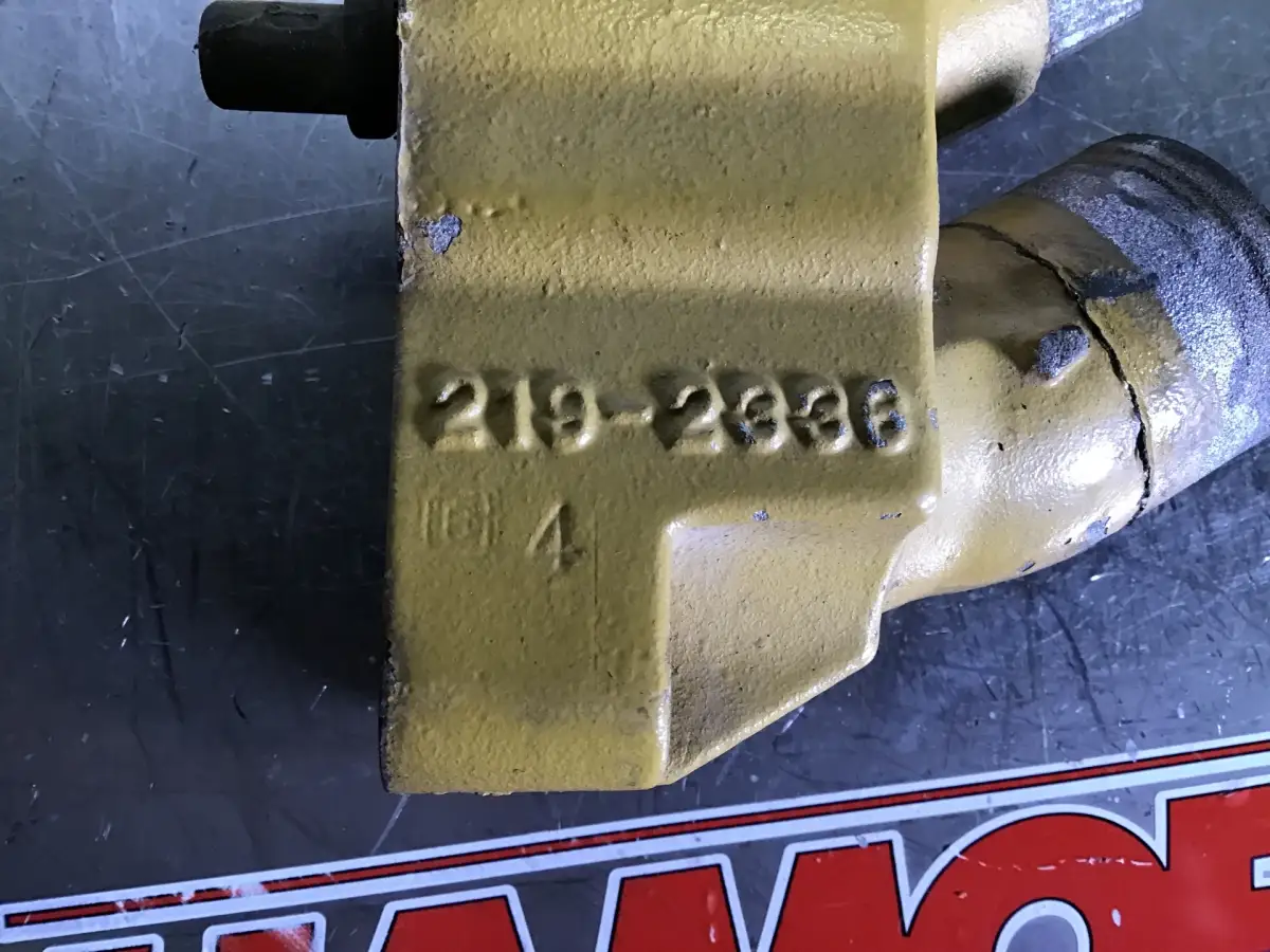 CATERPILLAR THERMOSTAT COVER 2192336 USED - Picture 2
