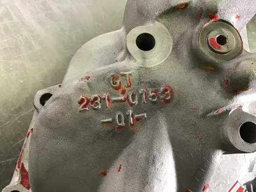 COUVERCLE DE REFROIDISSEUR D'HUILE CATERPILLAR 2310153 D'OCCASION - Miniature 2