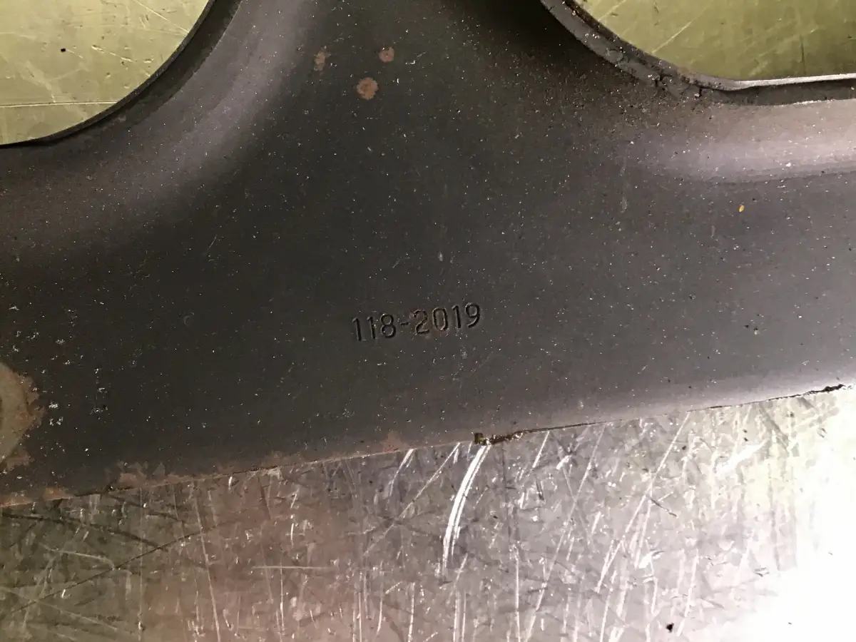 HOJA DE ALUMINIO CATERPILLAR 1182019 USADA - Imagen 2