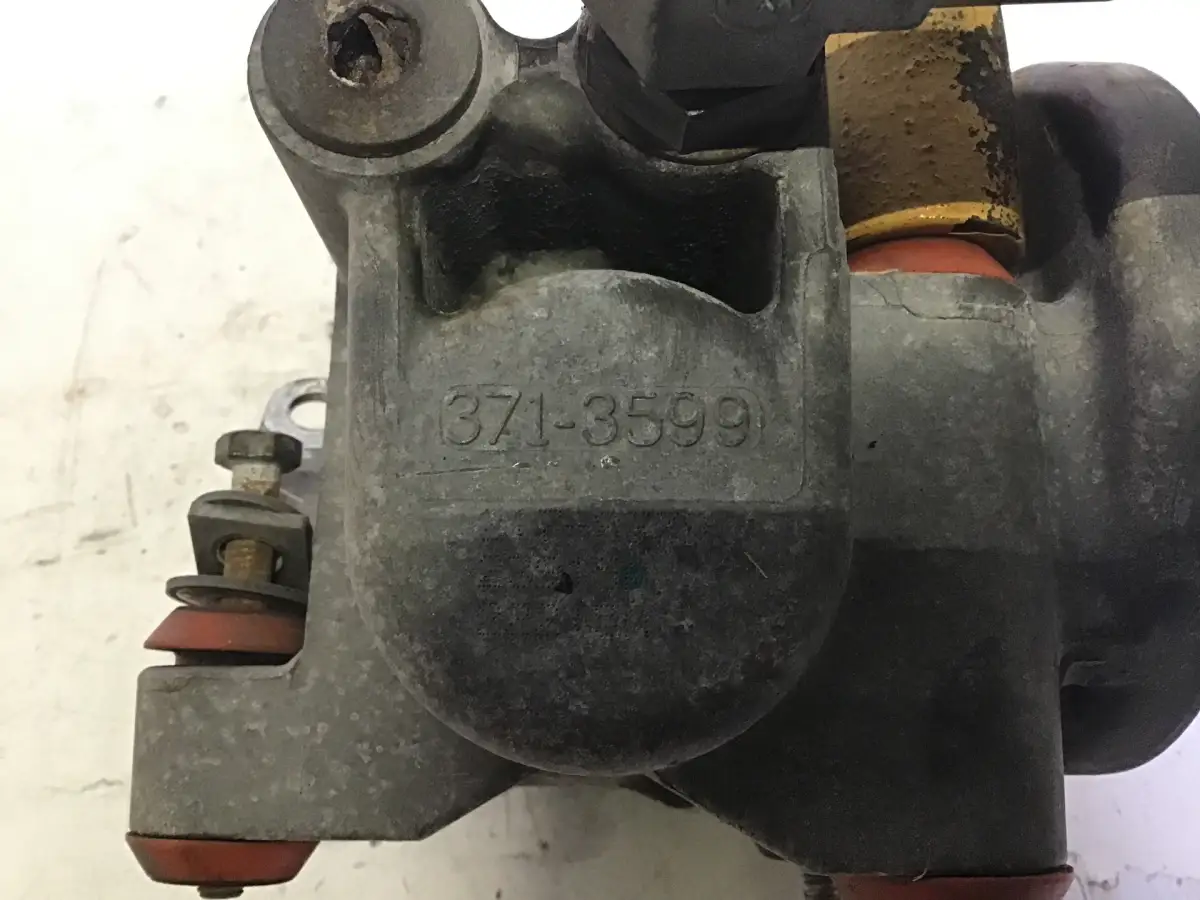 CATERPILLAR FUEL LIFT PUMP 2476050 USED - Picture 2