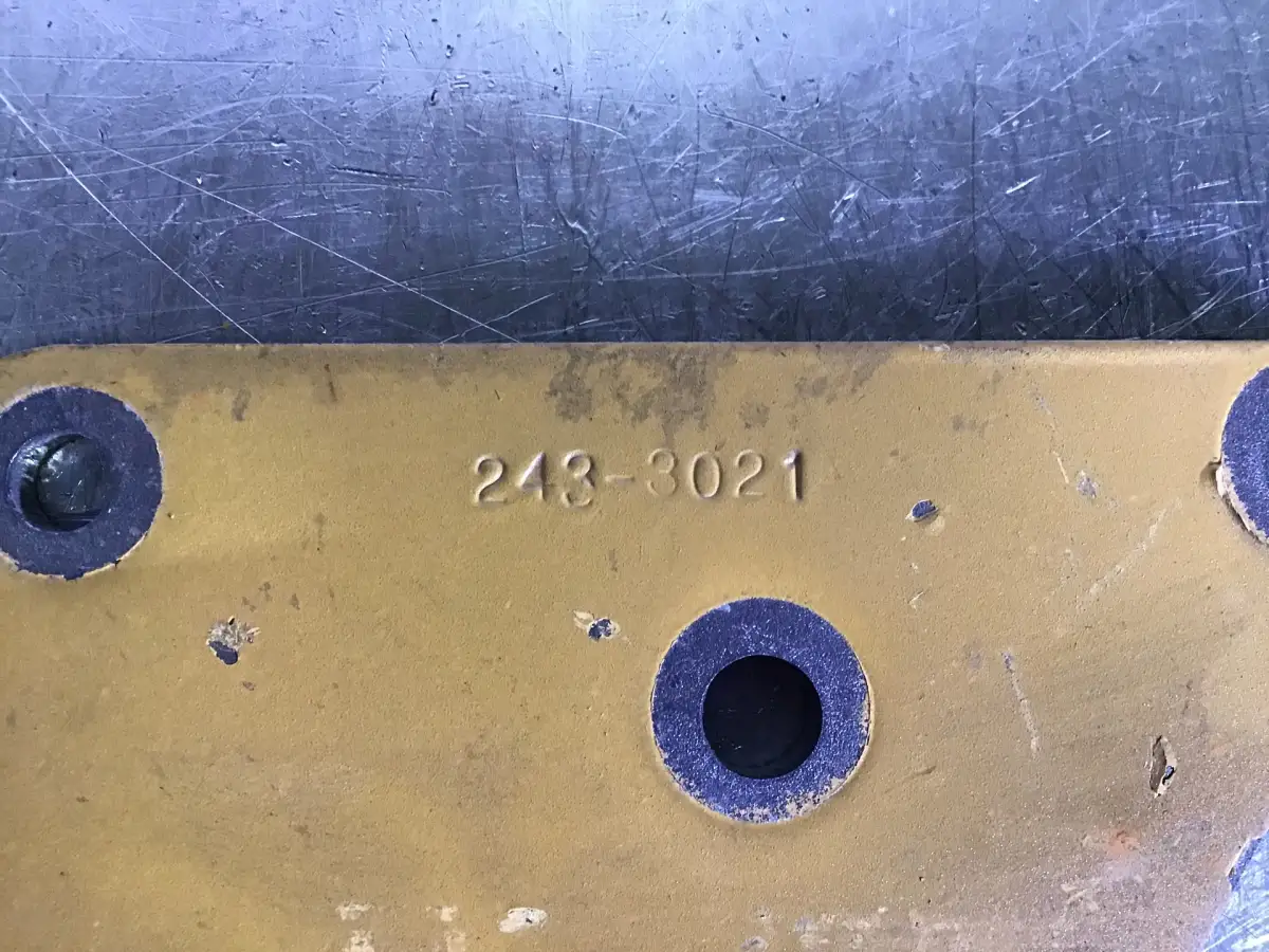 CATERPILLAR BASISPLATTE 2433021 GEBRAUCHT – Bild 2
