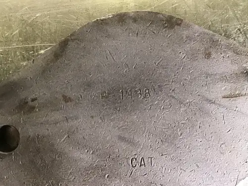 КРЫШКА CATERPILLAR 8P1438 Б/У - Миниатюра 2