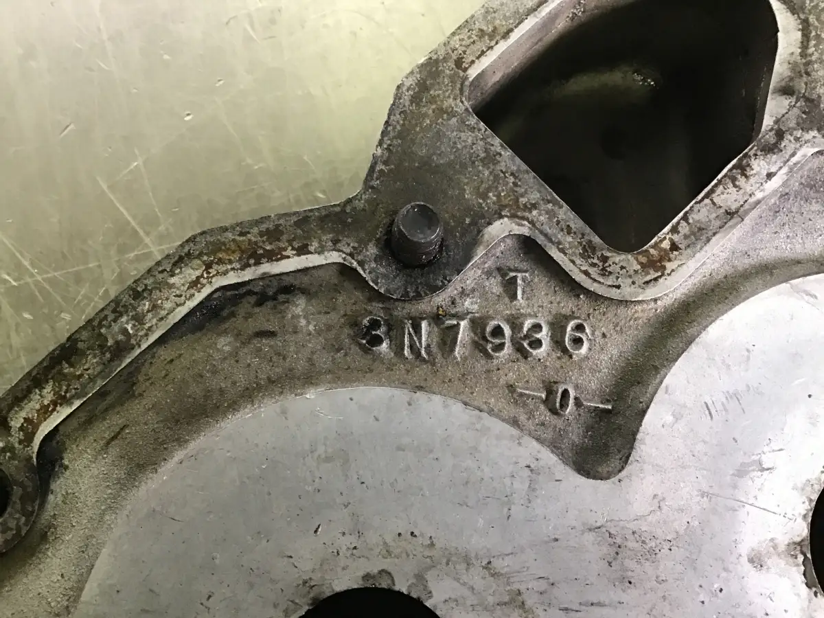 CATERPILLAR OLIEFILTERHUIS AFDEKPLAAT 3N7937 GEBRUIKTE - Afbeelding 2