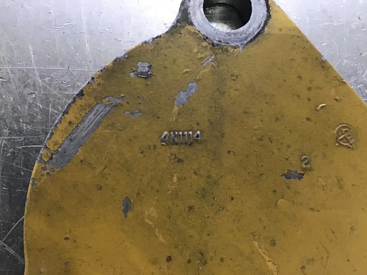 PLACA DE CUBIERTA CATERPILLAR 4N1114 USADA - Imagen 2