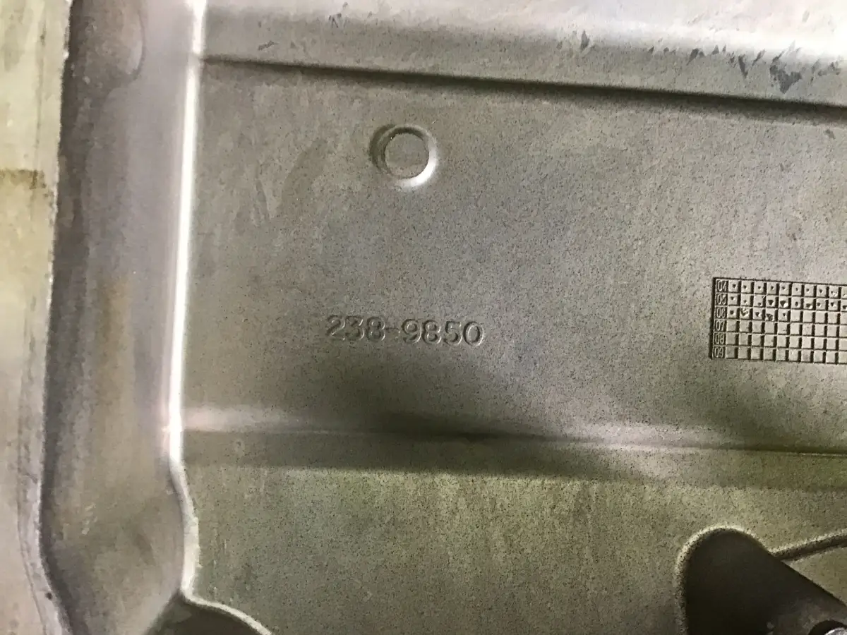 CATERPILLAR ROCKER COVER 2389850 USED - Picture 2