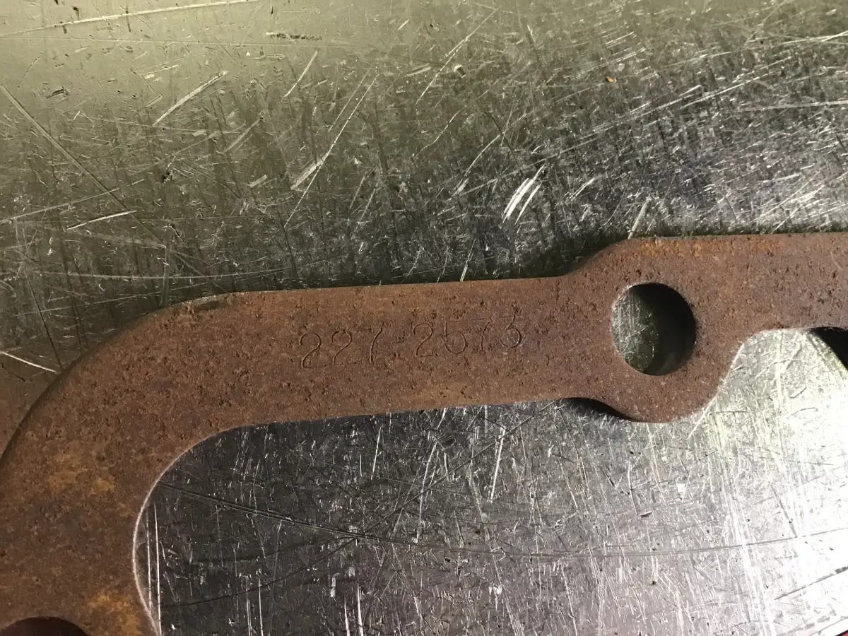CATERPILLAR ABSTANDPLATTE 2272573 GEBRAUCHT – Bild 2