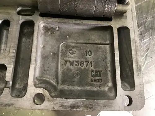 CATERPILLAR VALVE COVER 7W3871 USED - Thumb image 2