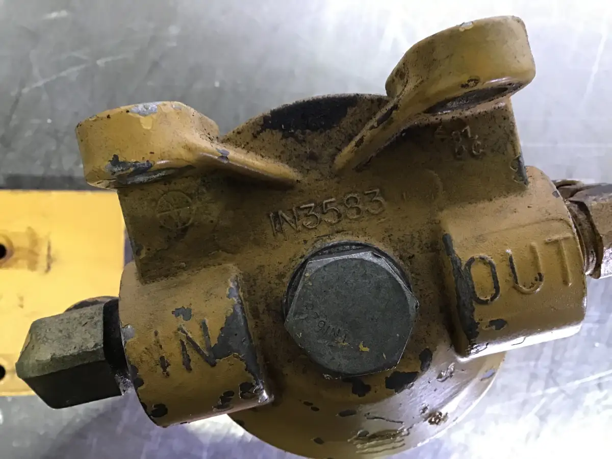 CATERPILLAR FUEL FILTER HOUSING 1N3583 USED - Picture 2