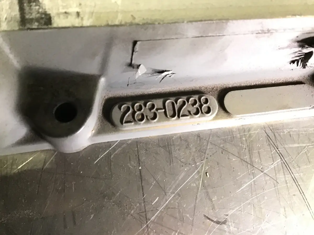 CATERPILLAR VALVE COVER INTERMEDIATE 2830238 USED - Picture 2