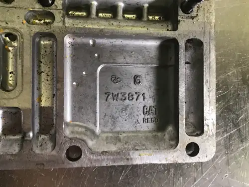 CATERPILLAR VALVE COVER 7W3871 USED - Thumb image 2