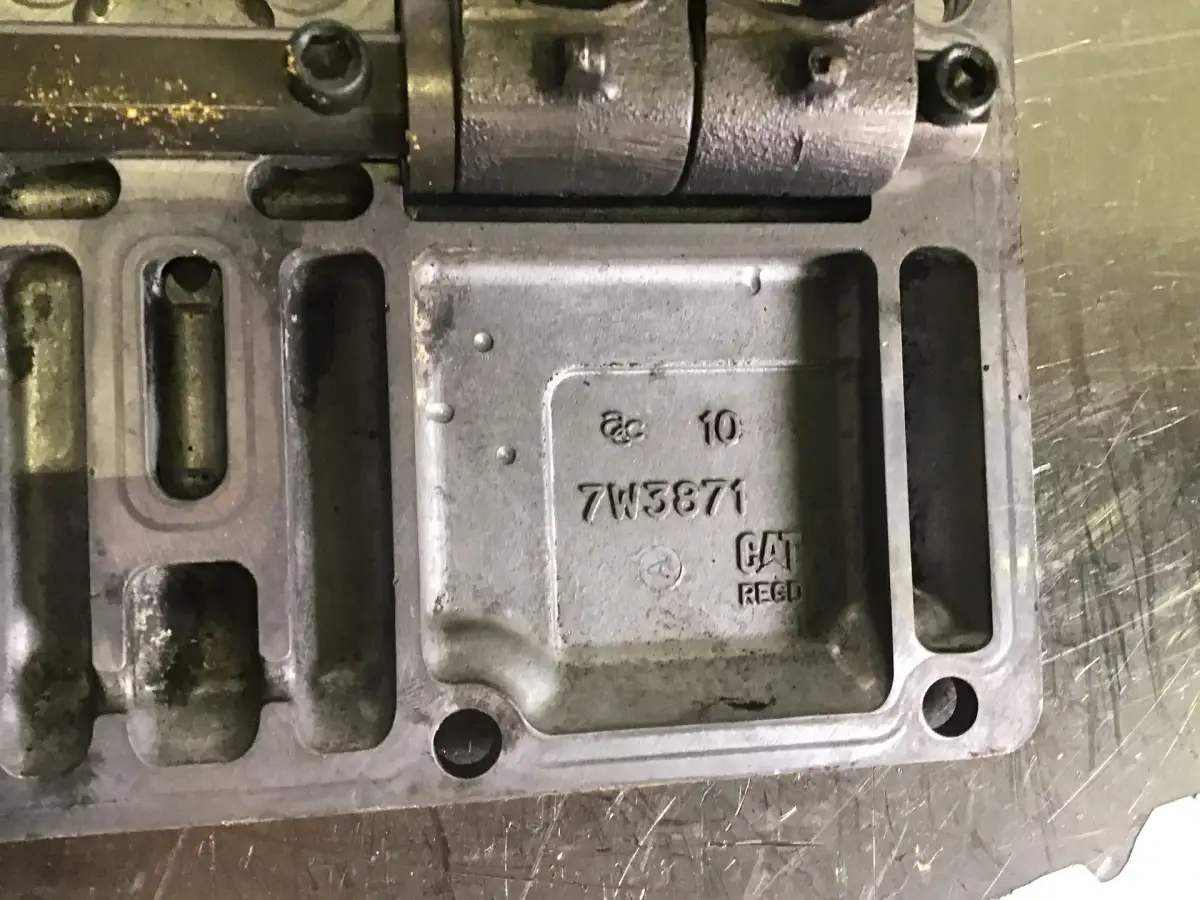CATERPILLAR TAPPET COVER 7W3871 USED - Picture 2