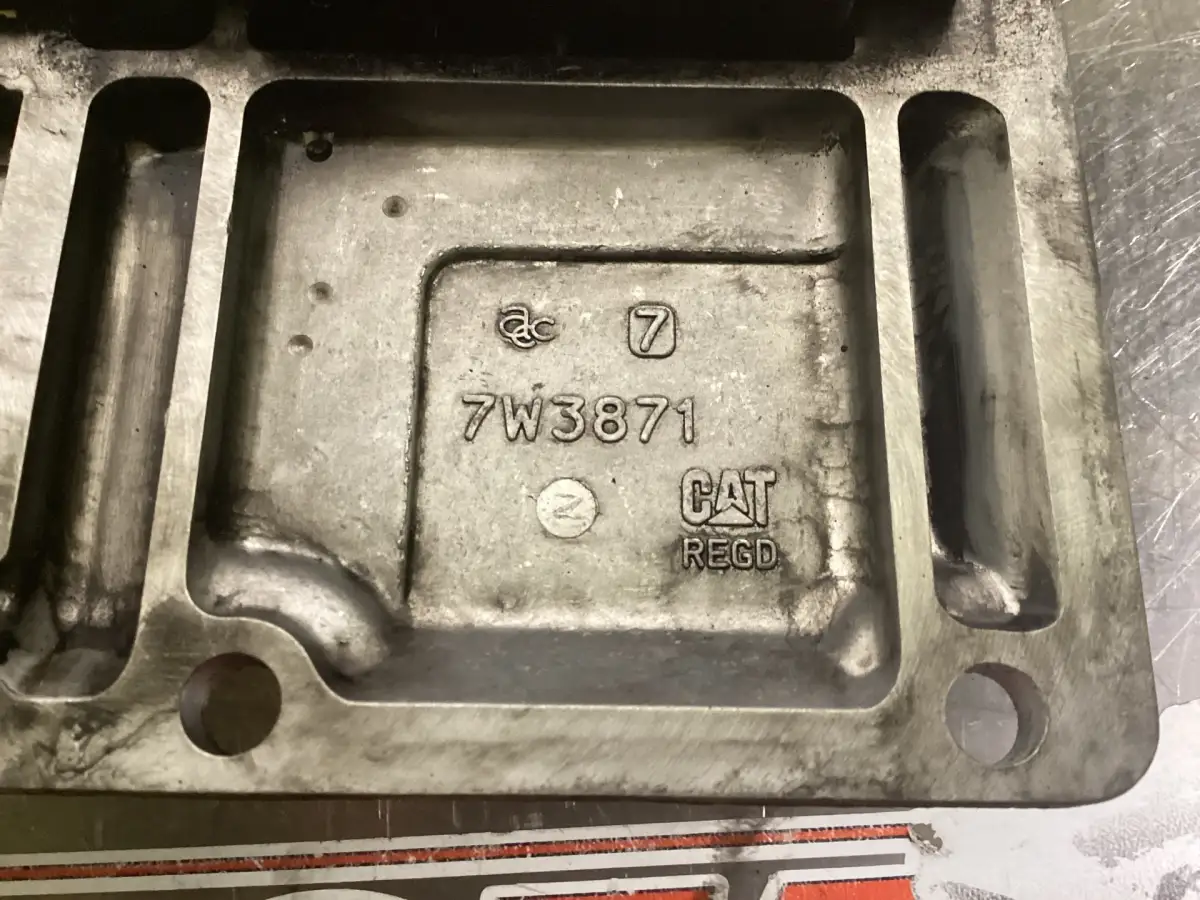 CATERPILLAR VALVE COVER 7W3871 USED - Picture 2