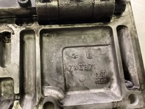 CATERPILLAR VALVE COVER 7W3871 USED - Thumb image 2