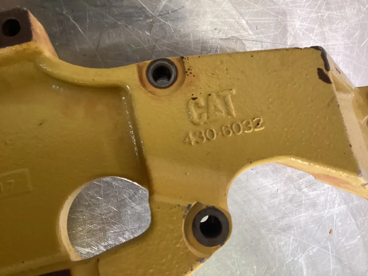 CATERPILLAR ALTERNATOR SUPPORT 4306032 USED - Picture 2