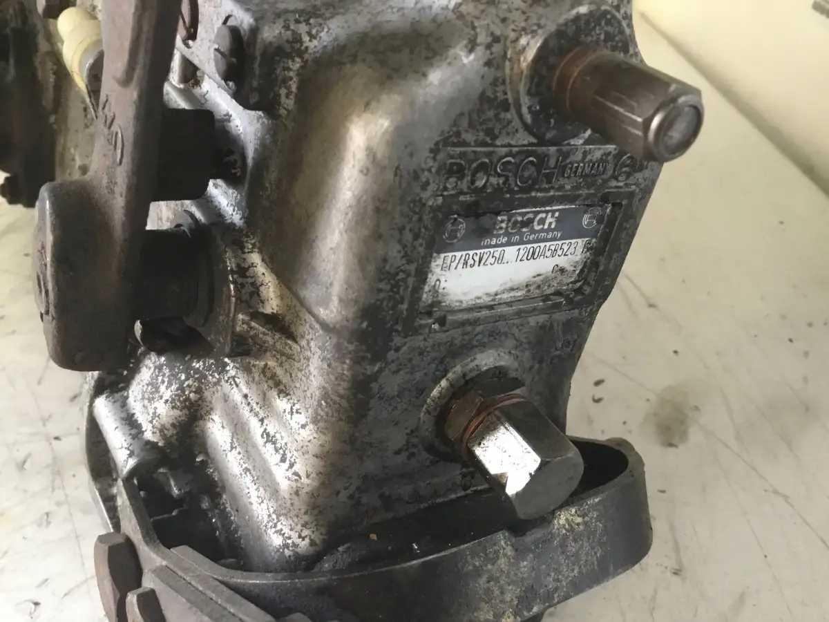 BOSCH FUEL PUMP 0400646208 USED - Picture 3