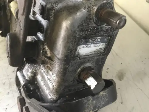 BOSCH FUEL PUMP 0400646208 USED - Thumb image 3