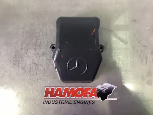 TAPA DE VÁLVULAS MERCEDES A4570100930 USADA