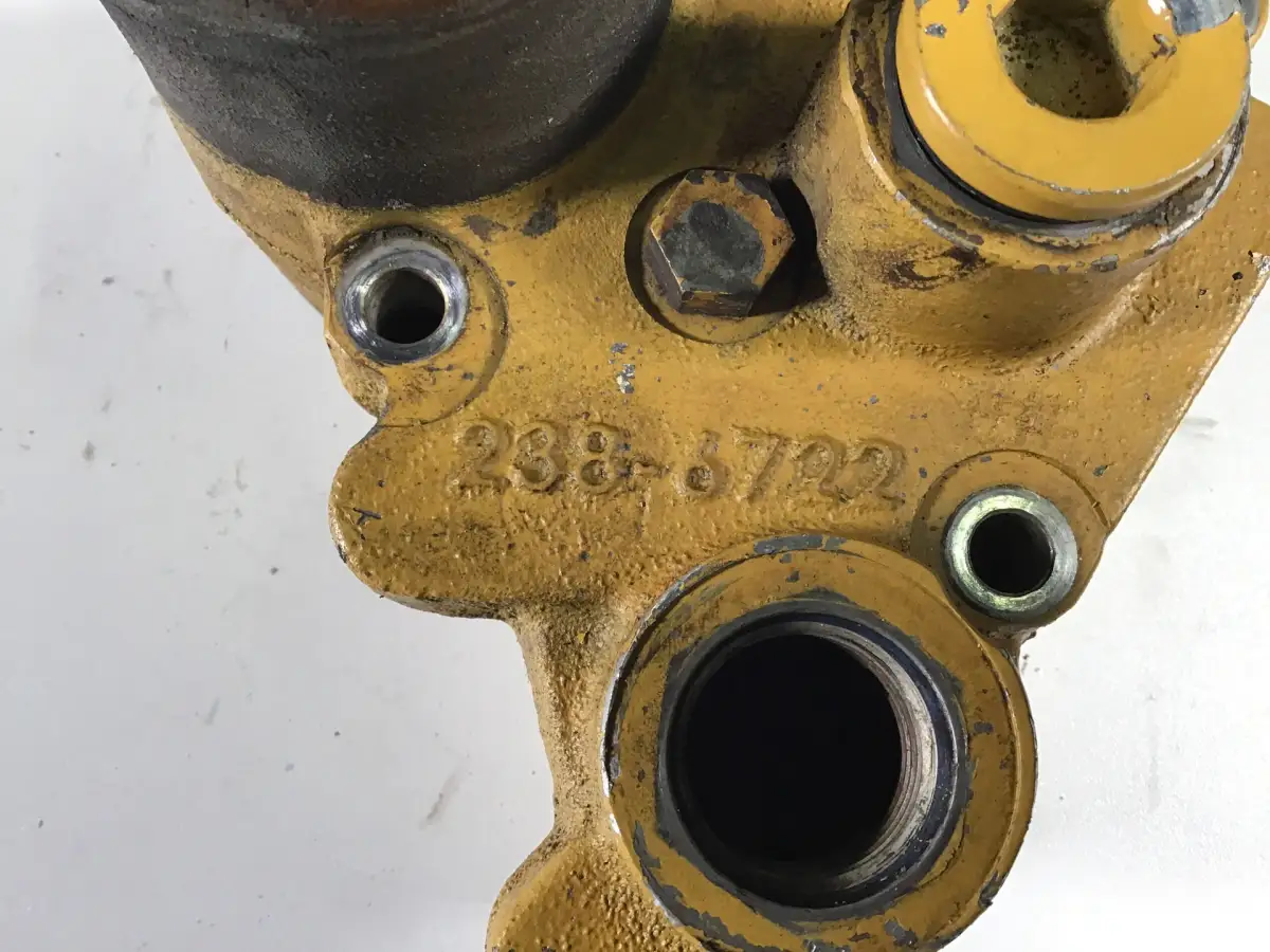 CATERPILLAR THERMOSTAT HOUSING 2386722 USED - Picture 3