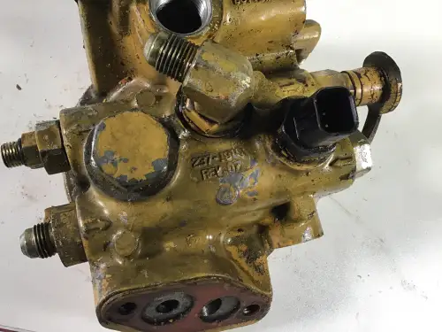 CATERPILLAR FUEL FILTER HOUSING 2371915 USED - Thumb image 2