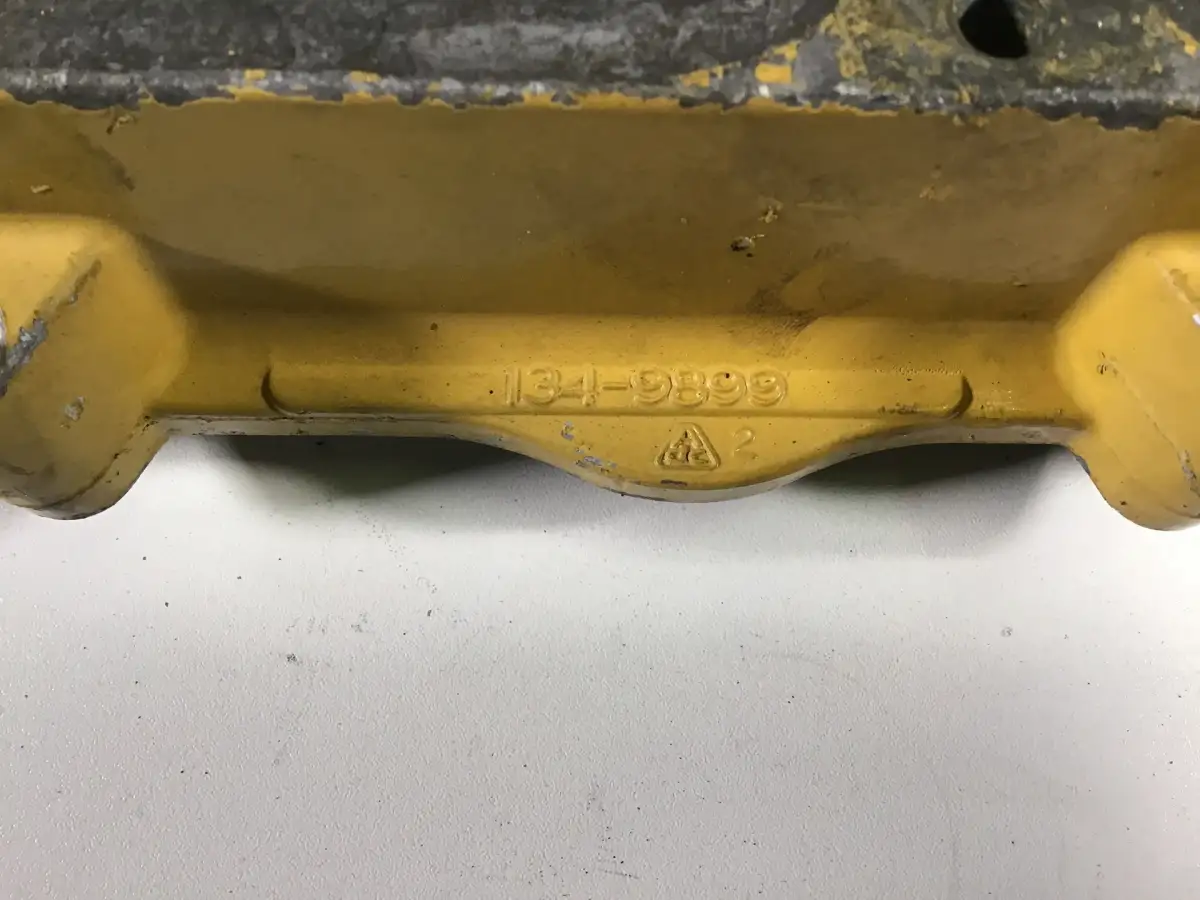 CATERPILLAR INTERMEDIATE VALVE COVER 1678361 USED - Picture 2