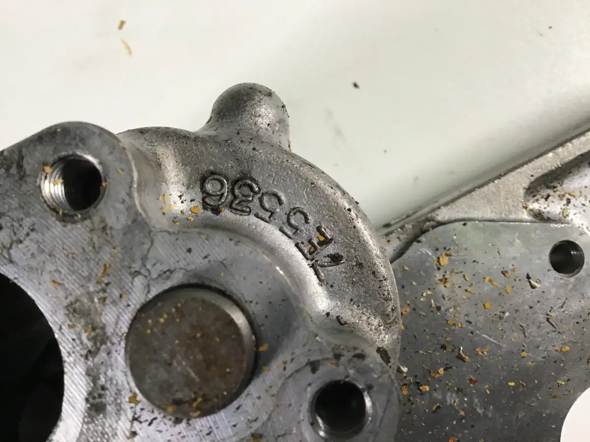 CATERPILLAR ÖLPUMPE MIT ZWISCHENRAD 1154123 GEBRAUCHT – Bild 3