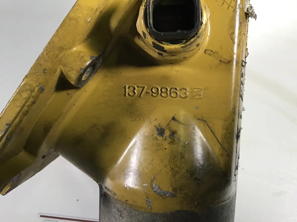 CATERPILLAR INLET MANIFOLD 1379863 USED - Picture 2