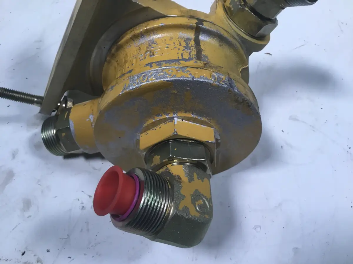 CATERPILLAR OLIJFILTERADAPTER 1025828 GEDEUSED - Afbeelding 2