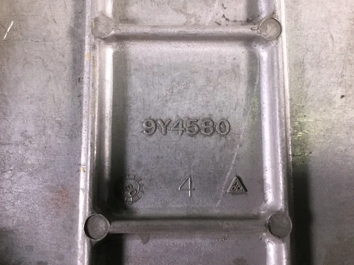 USED CATERPILLAR ROCKER COVER 9Y4580 - Picture 2