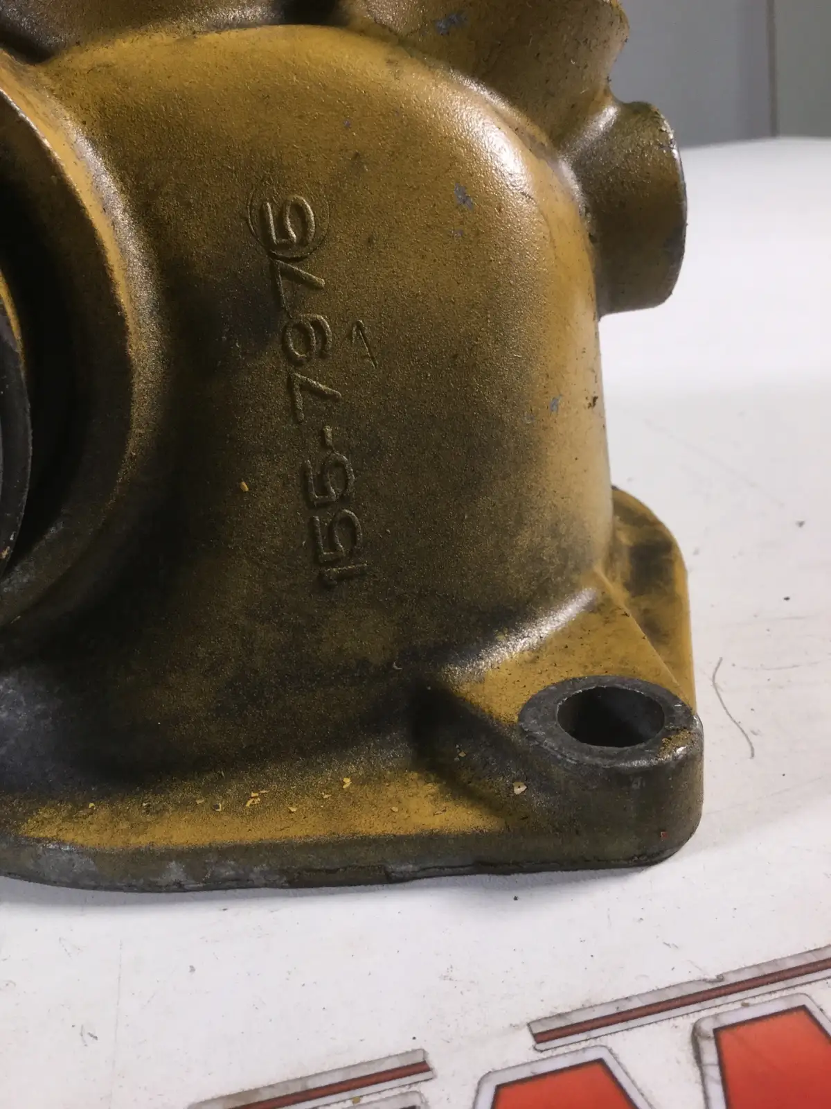CATERPILLAR ÖLKÜHLERDECKEL 1557975 GEBRAUCHT – Bild 2