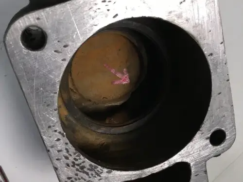 CUBIERTA DE TERMOSTATO CATERPILLAR 1182801 USADA - Imagen miniatura 2