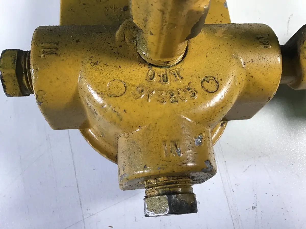 CATERPILLAR WATER FILTER HOUSING 9Y3205 USED - Picture 2