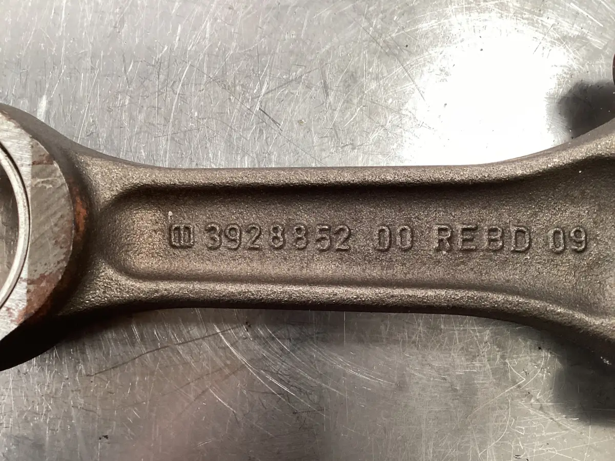 CUMMINS 3928852 USED CONROD - Picture 2