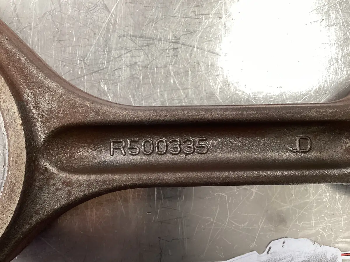 JOHN DEERE R500335 GEBRAUCHTE PLEUEL GROßE BOHRUNG 77.9 – Bild 2