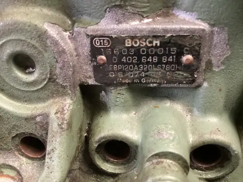 POMPE À CARBURANT BOSCH 0402648841 D'OCCASION - Miniature 3