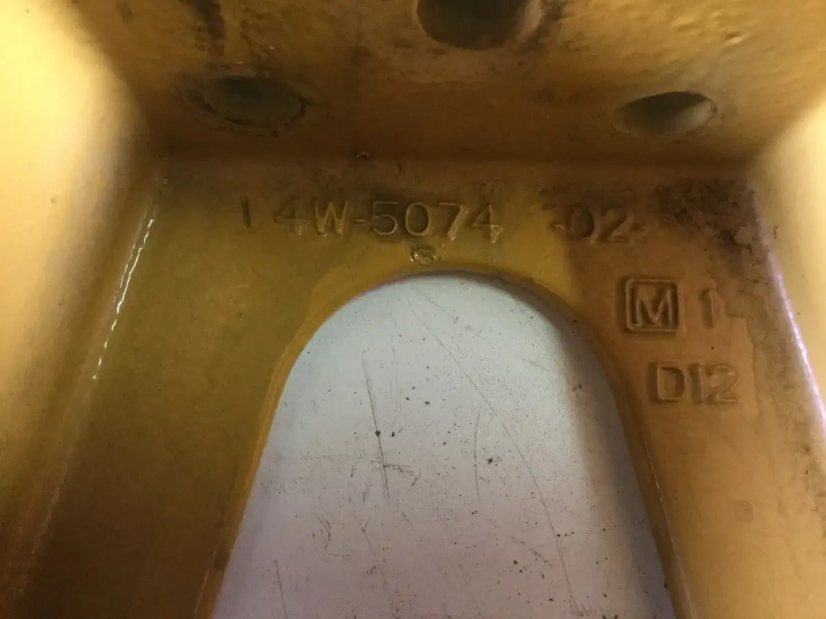 SOPORTE DE MOTOR CATERPILLAR 4W5074 USADO - Imagen 2