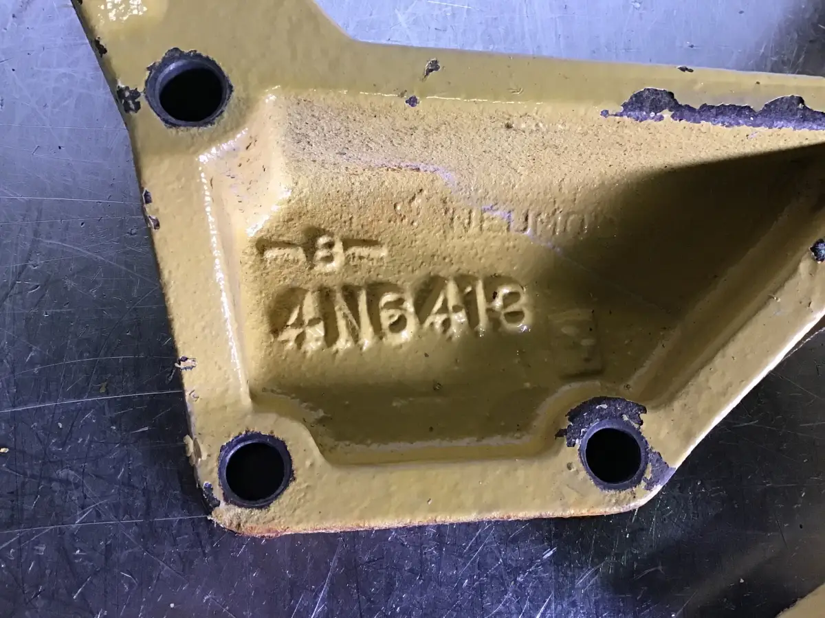 CATERPILLAR ALTERNATOR BRACKET 4N6413 USED - Picture 2