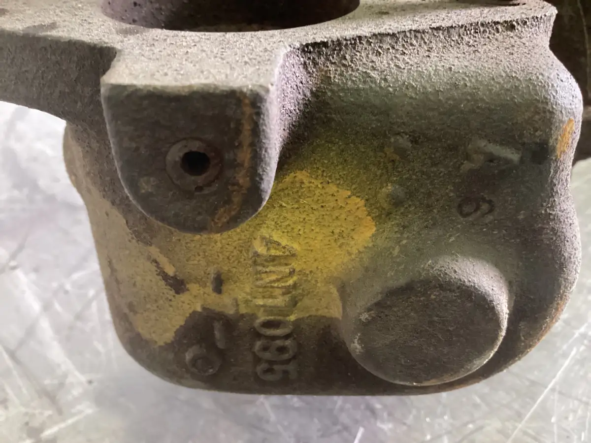 CATERPILLAR FUEL PUMP HOUSING 8N2896 USED - Picture 3