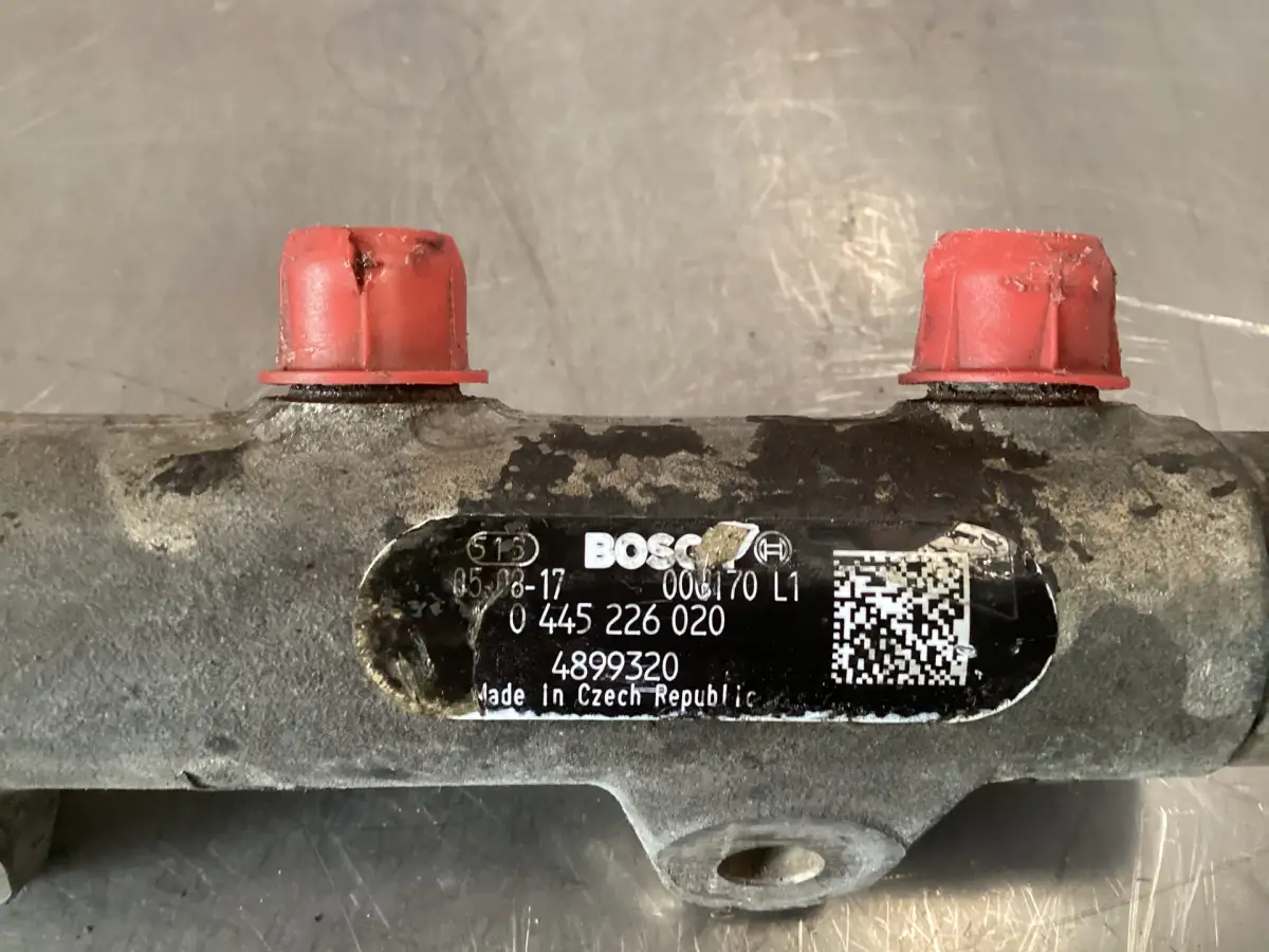 USED BOSCH DISTRIBUTOR PIPE (COPY) 0445226020 - Picture 3