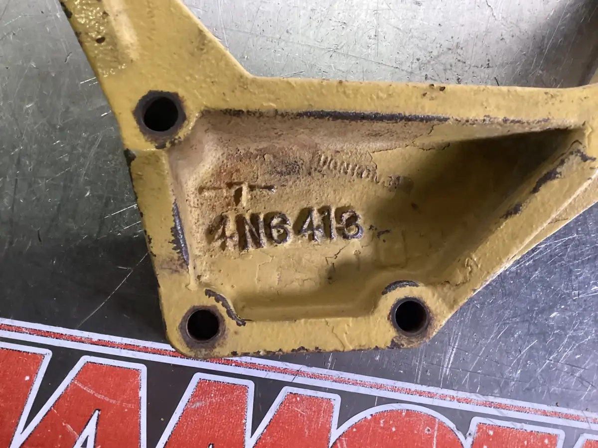 CATERPILLAR SUPPORT D'ALTERNATEUR 4N6413 UTILISÉ - Image 2