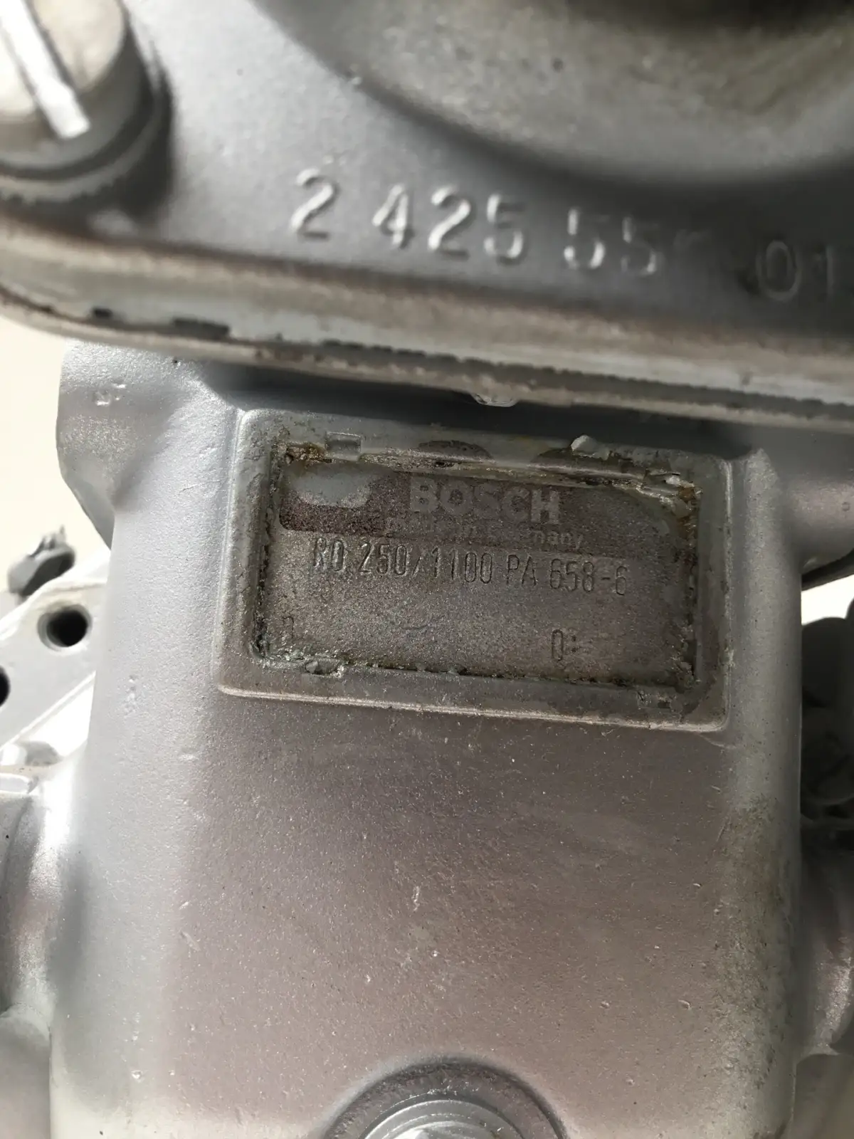 BOSCH FUEL PUMP 0402046260 USED - Picture 2