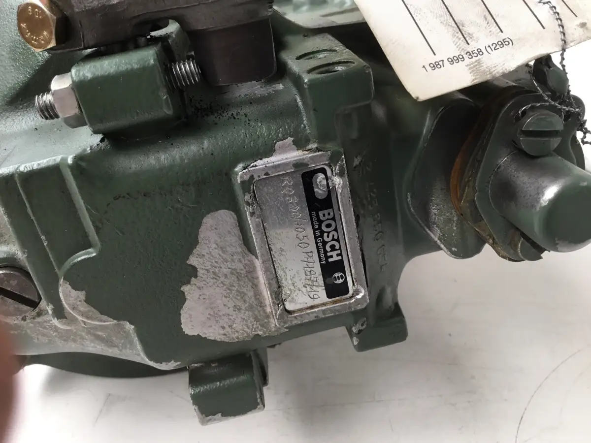 BOSCH FUEL PUMP 0401846880 USED - Picture 2