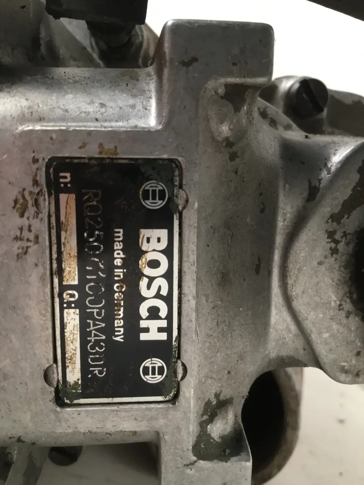 BOSCH FUEL PUMP 0401846090 USED - Picture 2